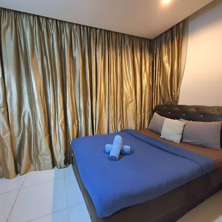 Regalia Suites With Infinity Pool Klcc By Staycation Homes Kuala Lumpur Luaran gambar