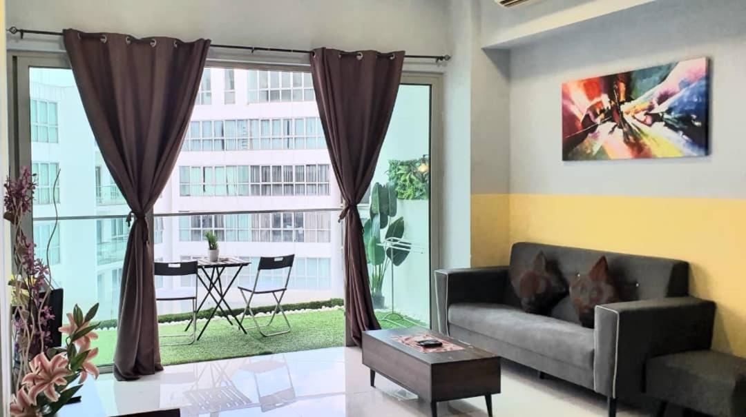 Regalia Suites With Infinity Pool Klcc By Staycation Homes Kuala Lumpur Luaran gambar
