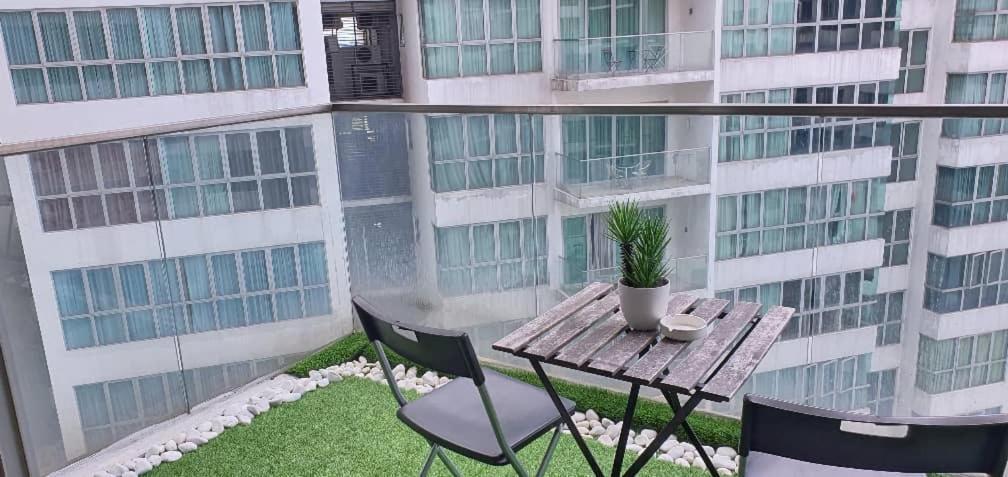 Regalia Suites With Infinity Pool Klcc By Staycation Homes Kuala Lumpur Luaran gambar