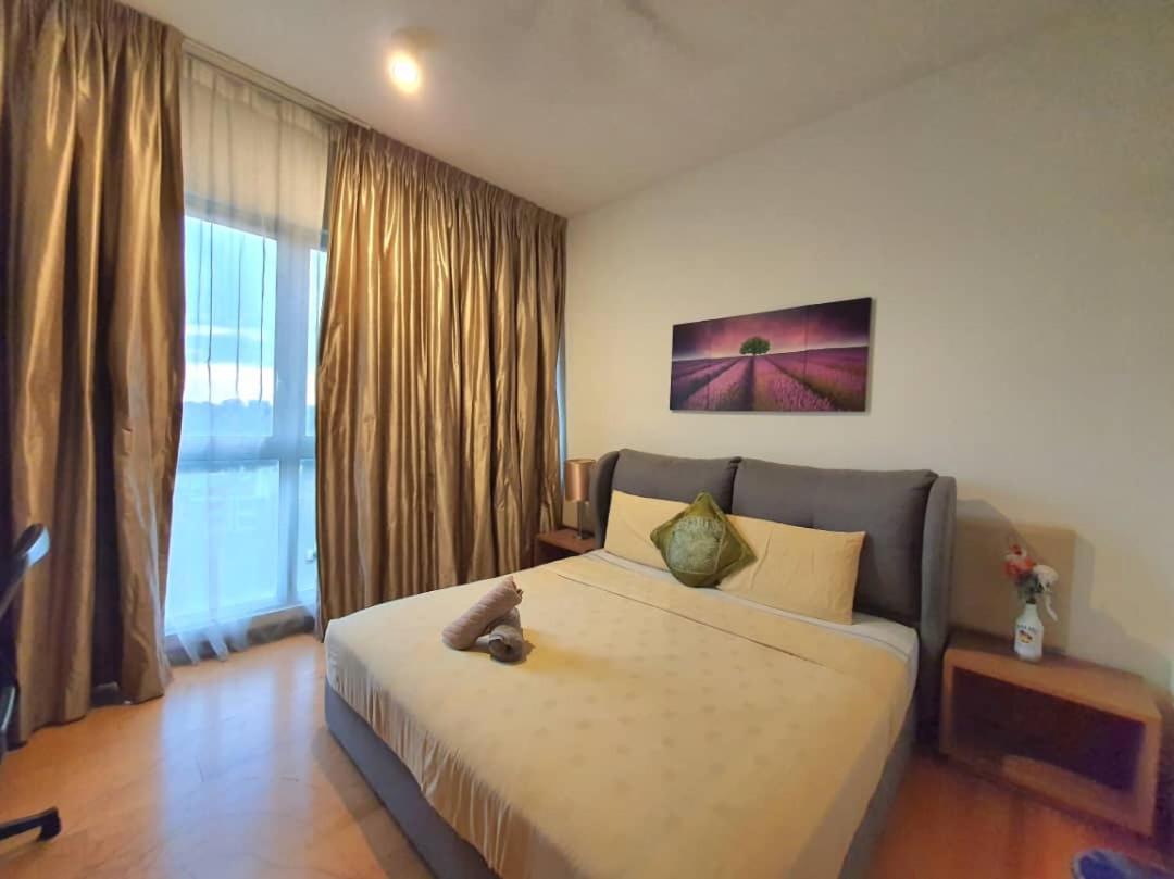 Regalia Suites With Infinity Pool Klcc By Staycation Homes Kuala Lumpur Luaran gambar