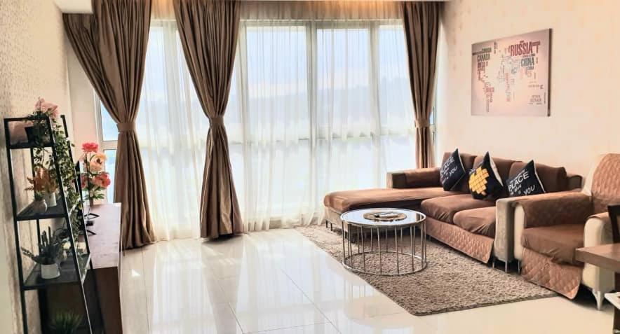 Regalia Suites With Infinity Pool Klcc By Staycation Homes Kuala Lumpur Luaran gambar