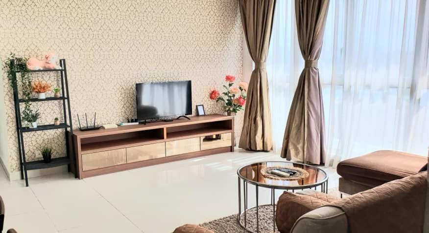 Regalia Suites With Infinity Pool Klcc By Staycation Homes Kuala Lumpur Luaran gambar