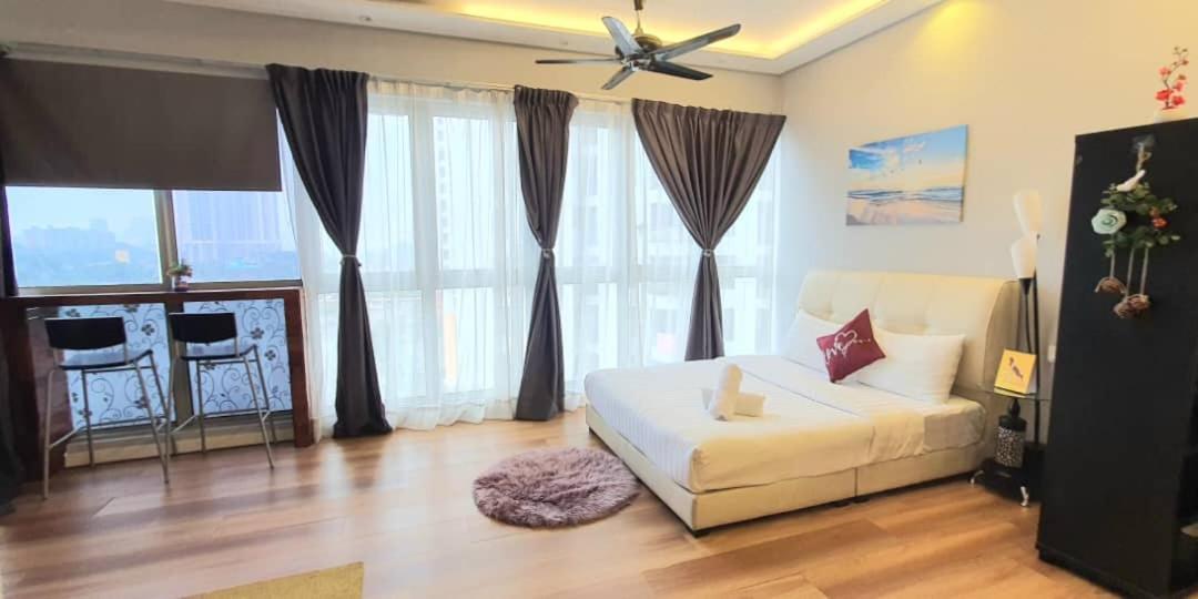 Regalia Suites With Infinity Pool Klcc By Staycation Homes Kuala Lumpur Luaran gambar