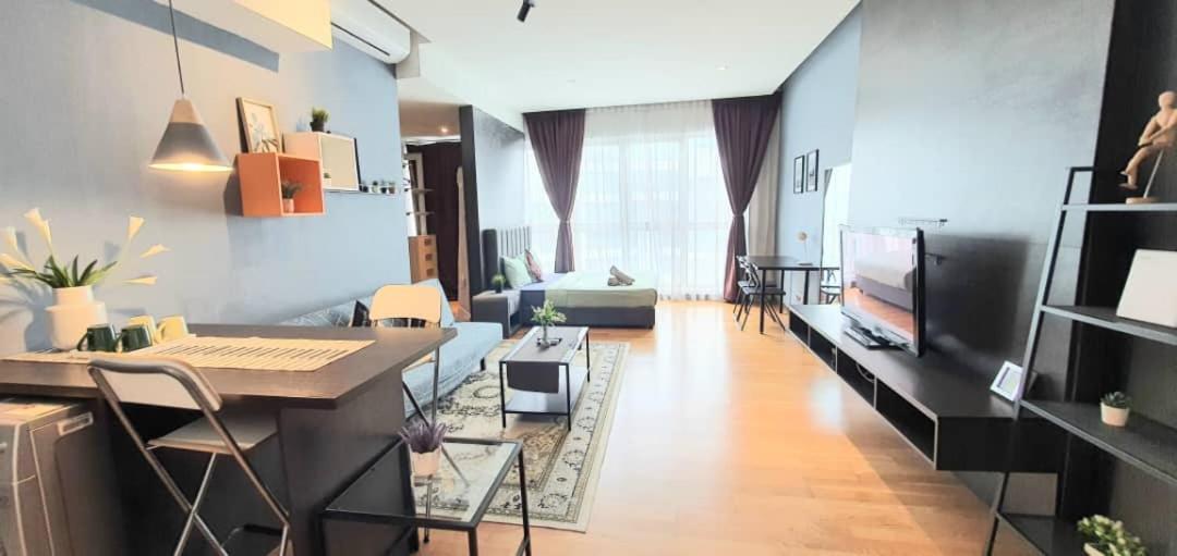 Regalia Suites With Infinity Pool Klcc By Staycation Homes Kuala Lumpur Luaran gambar