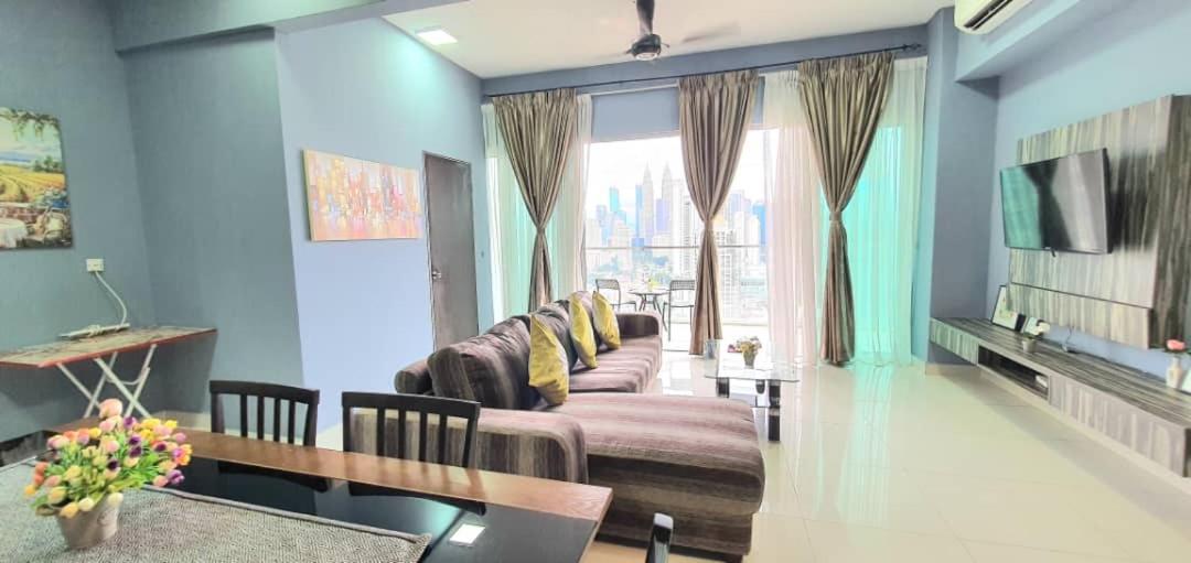 Regalia Suites With Infinity Pool Klcc By Staycation Homes Kuala Lumpur Luaran gambar