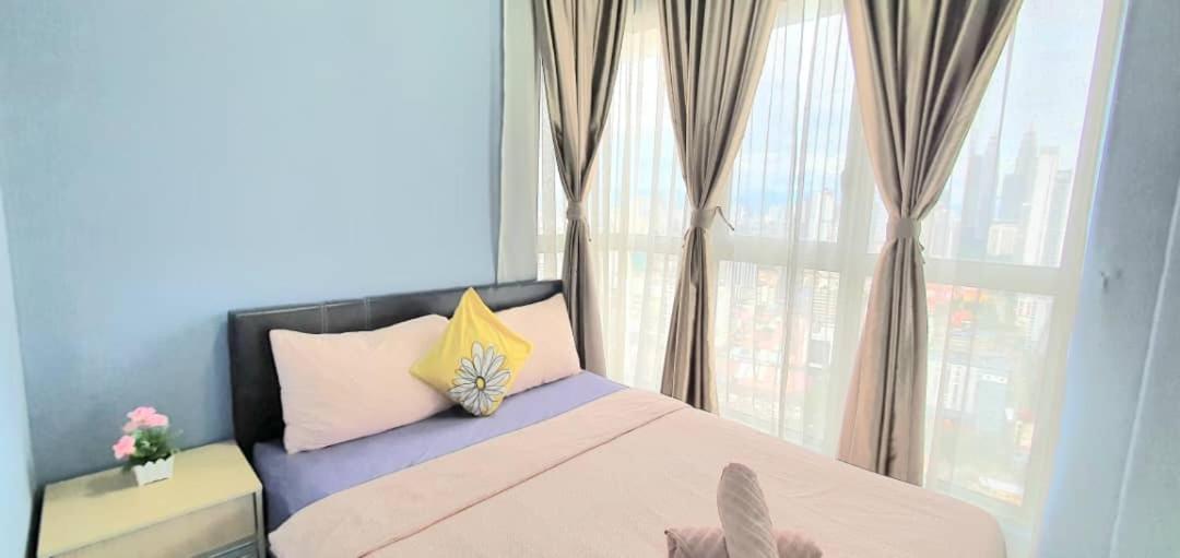 Regalia Suites With Infinity Pool Klcc By Staycation Homes Kuala Lumpur Luaran gambar