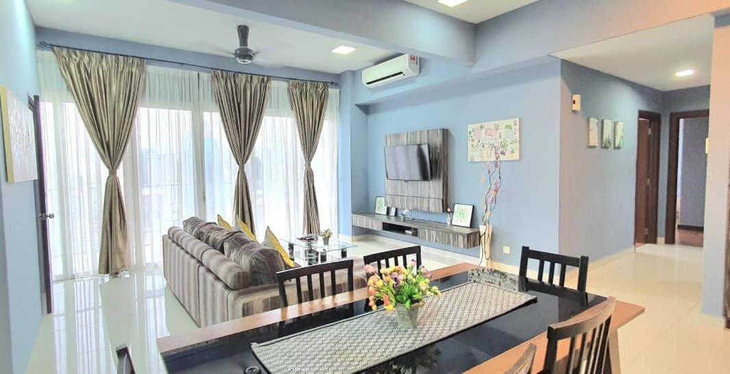 Regalia Suites With Infinity Pool Klcc By Staycation Homes Kuala Lumpur Luaran gambar