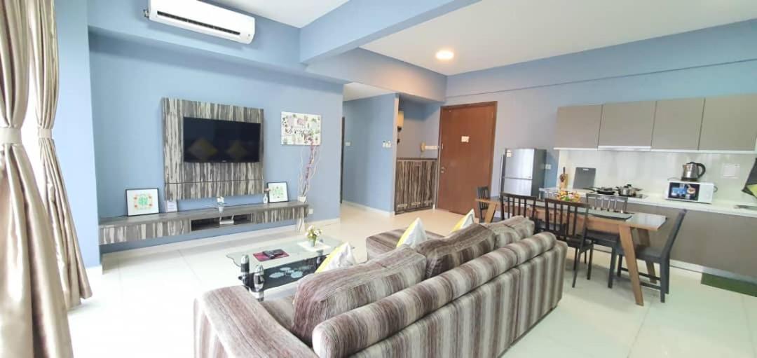 Regalia Suites With Infinity Pool Klcc By Staycation Homes Kuala Lumpur Luaran gambar