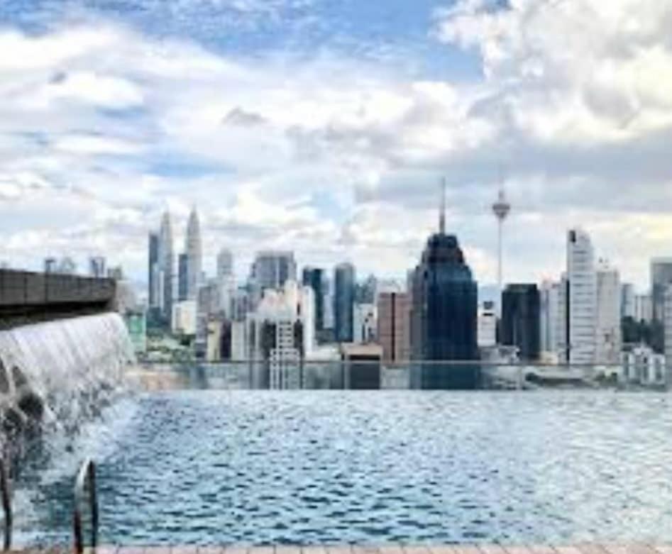 Regalia Suites With Infinity Pool Klcc By Staycation Homes Kuala Lumpur Luaran gambar