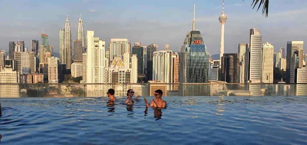 Regalia Suites With Infinity Pool Klcc By Staycation Homes Kuala Lumpur Luaran gambar