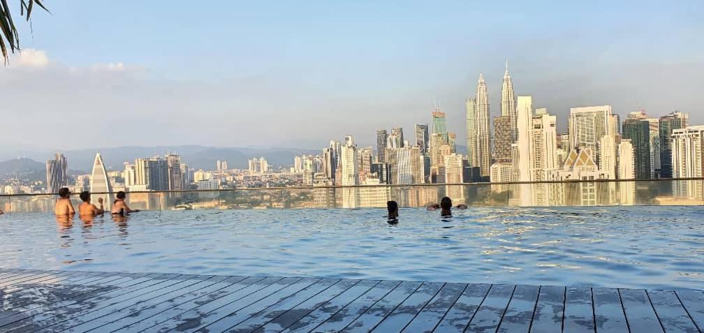 Regalia Suites With Infinity Pool Klcc By Staycation Homes Kuala Lumpur Luaran gambar