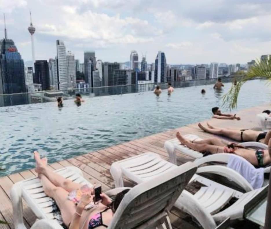 Regalia Suites With Infinity Pool Klcc By Staycation Homes Kuala Lumpur Luaran gambar