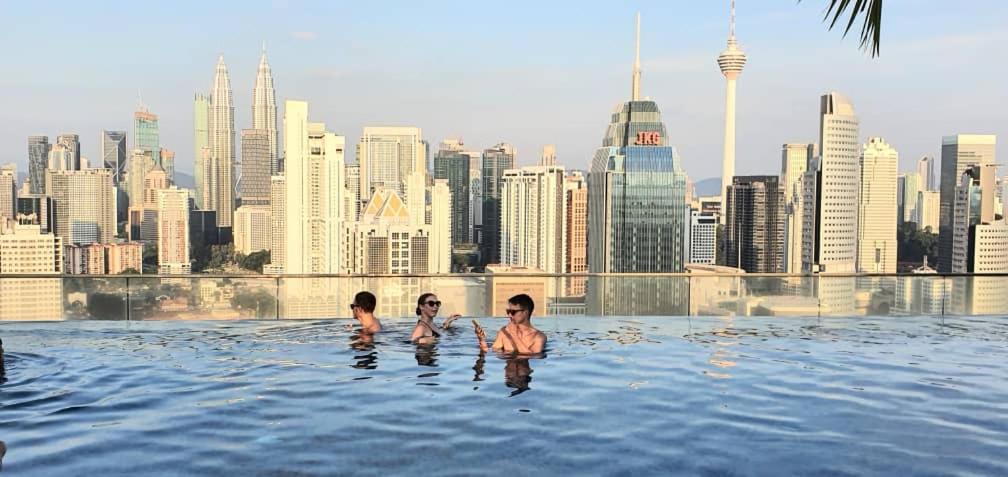 Regalia Suites With Infinity Pool Klcc By Staycation Homes Kuala Lumpur Luaran gambar