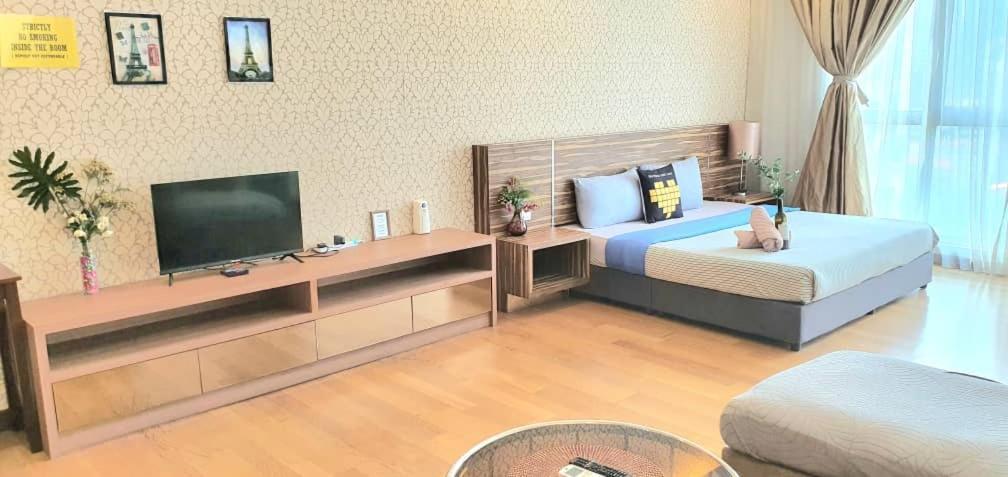Regalia Suites With Infinity Pool Klcc By Staycation Homes Kuala Lumpur Luaran gambar