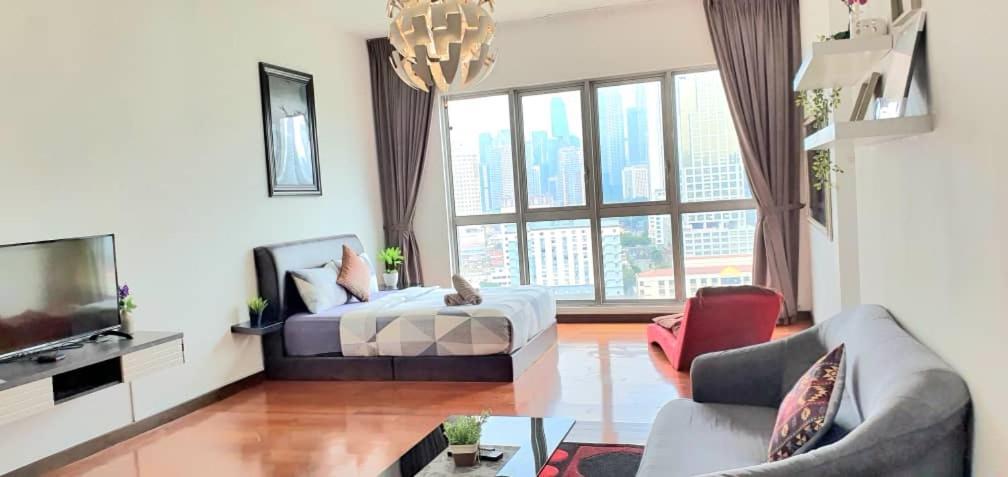Regalia Suites With Infinity Pool Klcc By Staycation Homes Kuala Lumpur Luaran gambar