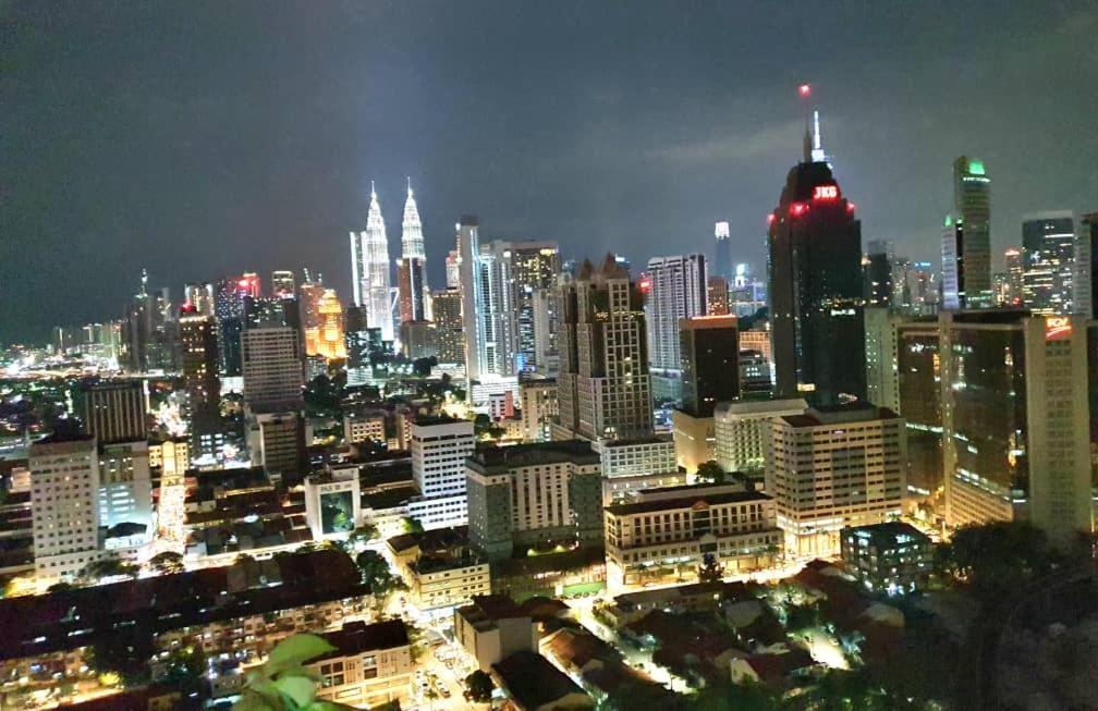 Regalia Suites With Infinity Pool Klcc By Staycation Homes Kuala Lumpur Luaran gambar