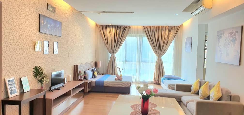 Regalia Suites With Infinity Pool Klcc By Staycation Homes Kuala Lumpur Luaran gambar